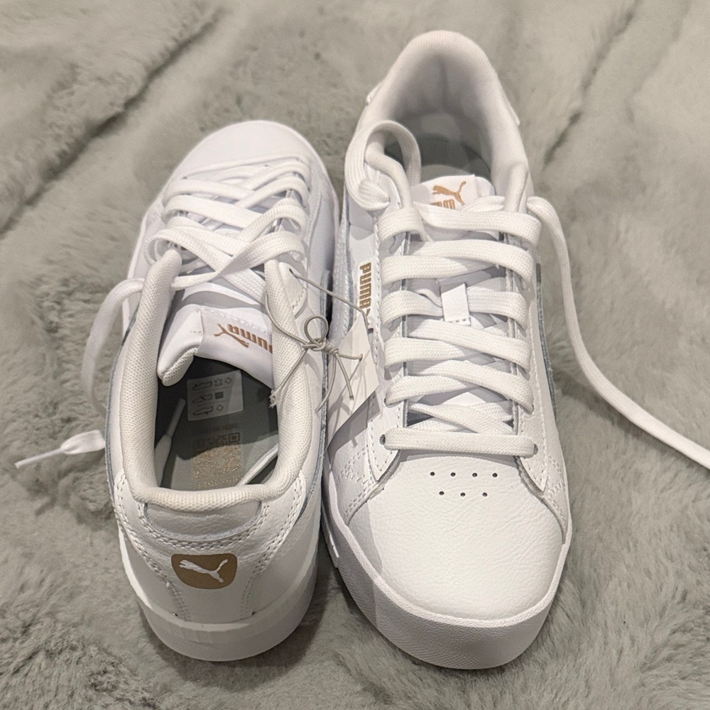 Puma Women's White and Gold Sneakers

Brand new never worn